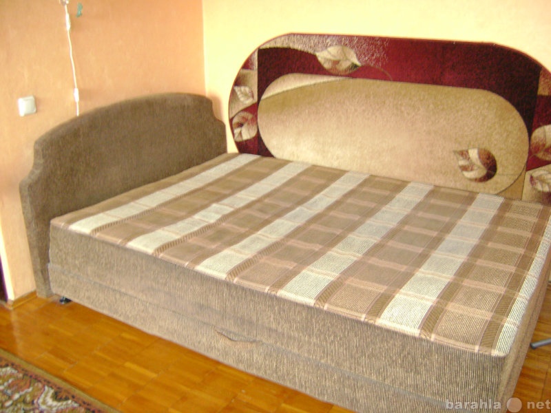 Авито мебель кровати б у. Диван кровать б/у. Спальный диван даром. Кровать даром. Диван или кровать.