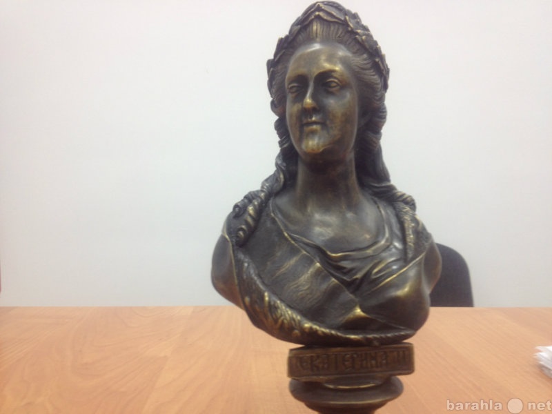 Продам: Бронзовую статуэтку Екатерина Великая