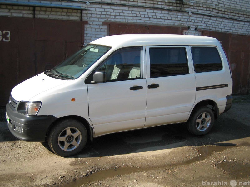 Авито хабаровск б у. Таун айс Грузопассажирский 2000 года бампер белый. Toyota микроавтобус категории б. Ока минивэн. Диски на микроавтобус Тойота.
