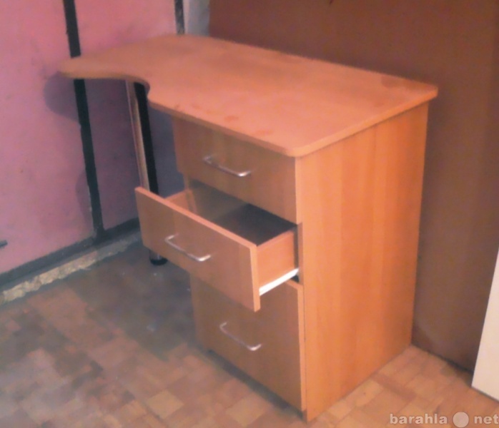 Продам: Маникюрные столы и прочая мебель