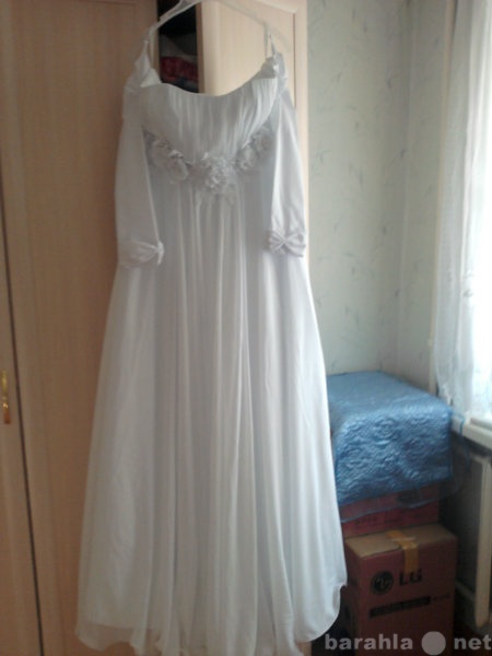 Продам: Свадебное платье вместе с перчатками