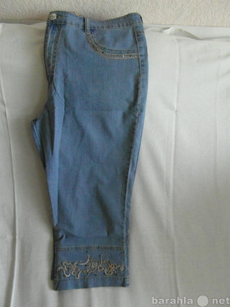 Продам: Бриджи джинсовые с орнаментом и стразами