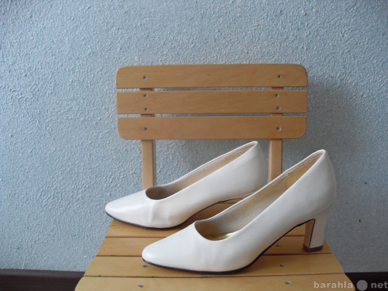 Продам: туфли белые в отличном состоянии