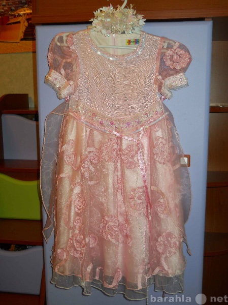 Продам: Нарядное платье для девочки 5-7 лет