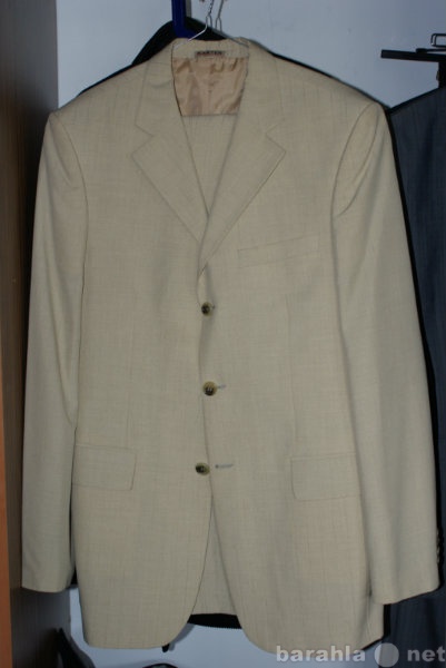 Продам: мужской костюм бежевый 46 размер