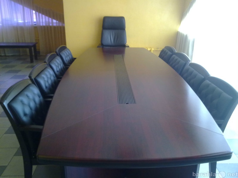 Продам: Переговорный стол со стульями