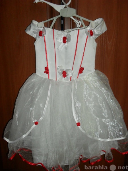 Продам: платье на 2-4 года