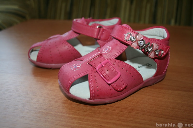 Продам: сандали для девочки новые