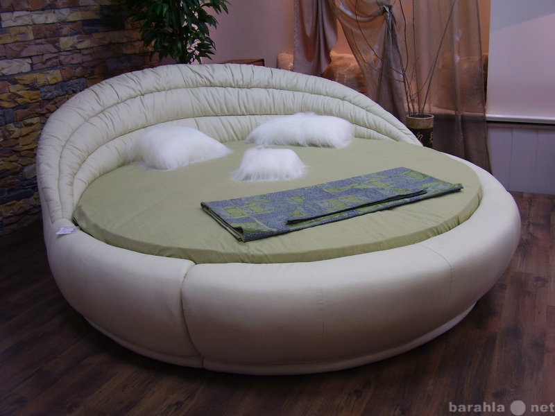 Продам: Кровать круглая из кожи с матрацем