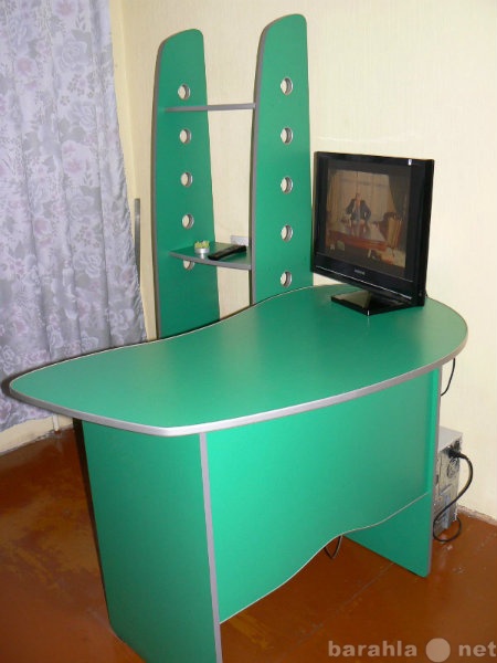 Продам: Этажерку и компьютерный стол