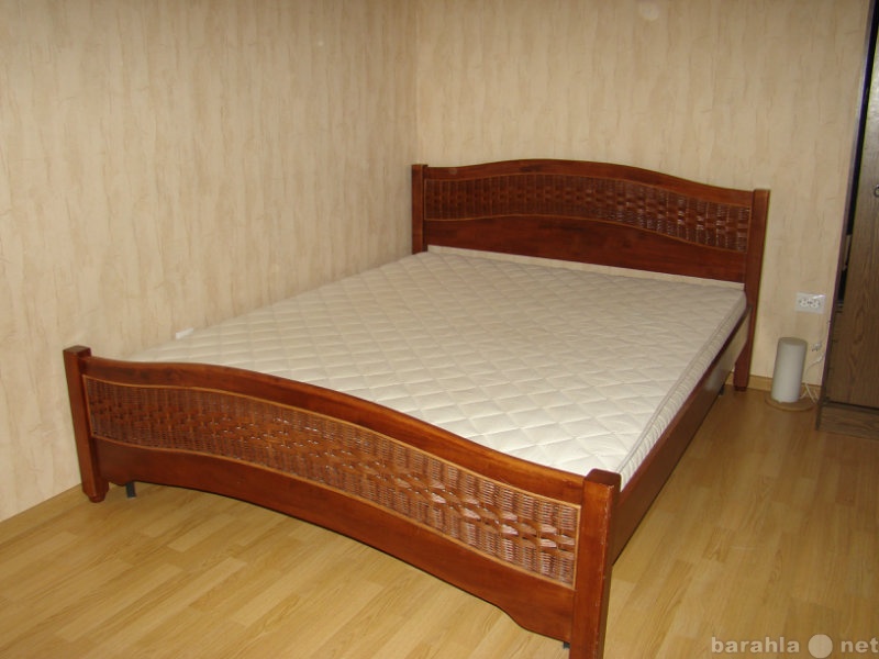 Продам: двуспальная деревяная кровать