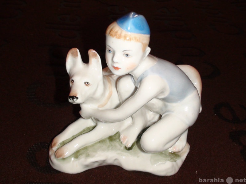 Продам: Скульптура "Мальчик с собакой"