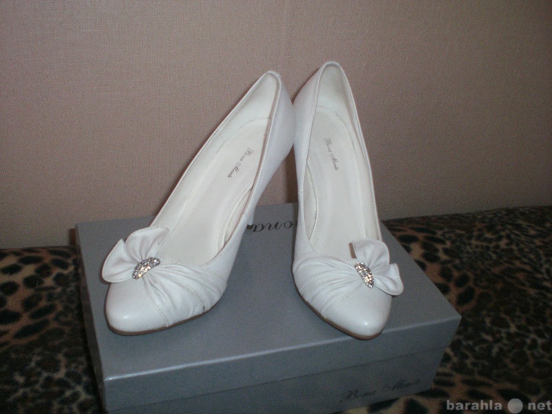 Продам: Свадебные туфли белые