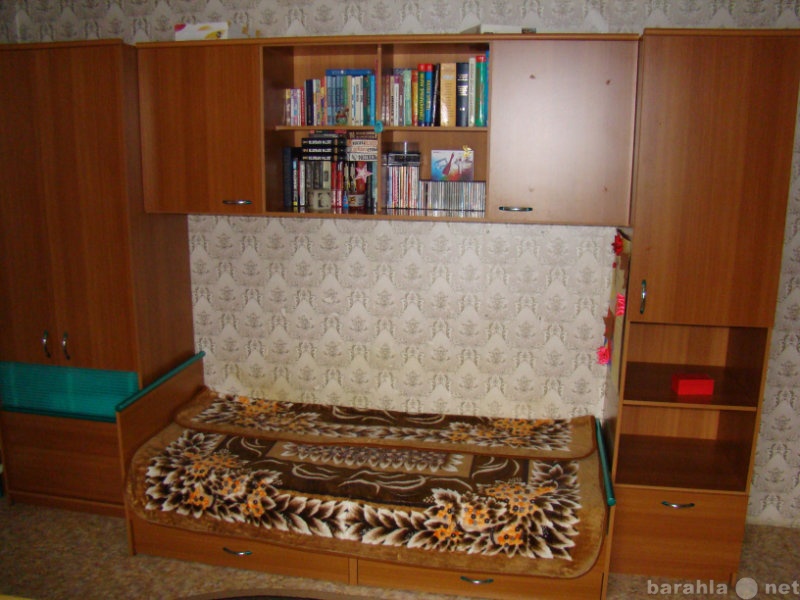 Продам: Мебельный гарнитур в детскую комнату