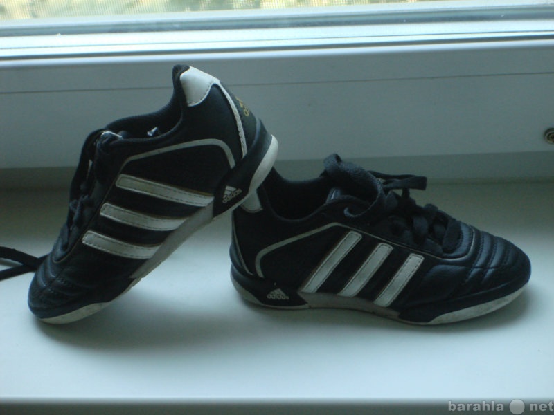 Продам: Кожаные кроссовки Adidas. Размер 26.
