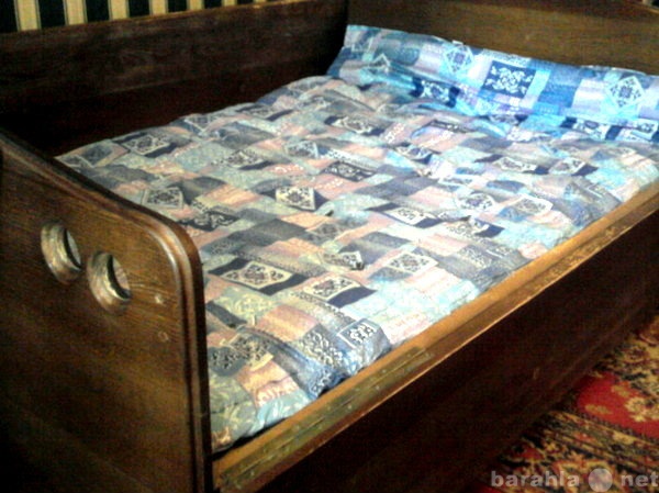 Продам: 2-х спальная деревянная кровать б/у