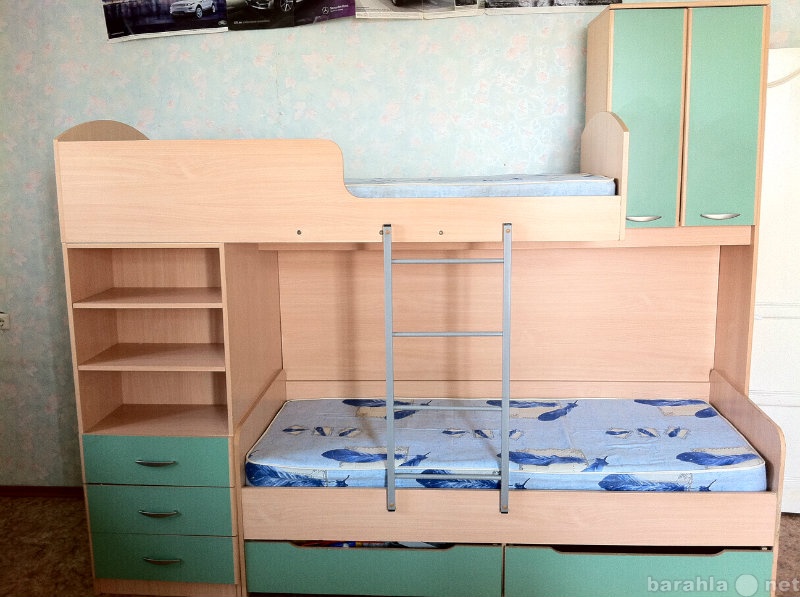 Продам: Кровать двухъярусная детская со шкафами