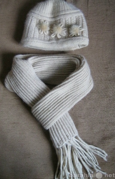 Продам: Вязанную шапку и шарф