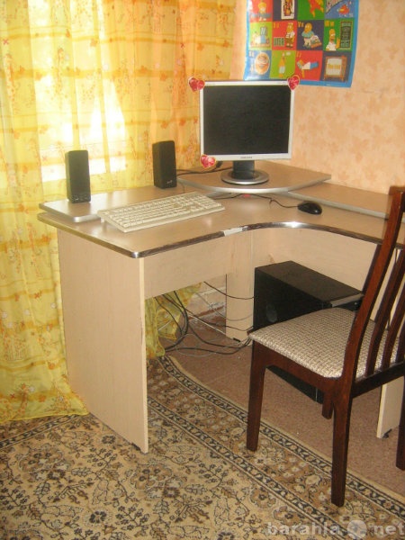 Продам: компьютерный стол дешево