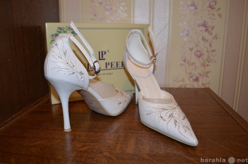 Продам: Белые свадебные туфли. Размер 37,5
