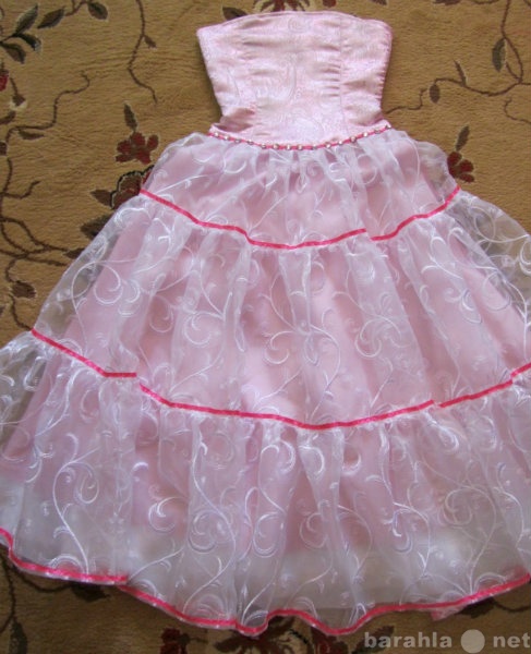 Продам: нарядное платье на девочку 8-10 лет