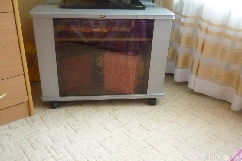 Продам: Продам тумбочку под телевизор