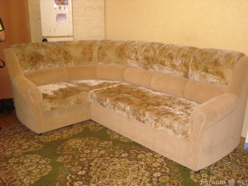 Продам: Продам угловой диван и кресло(самовывоз)