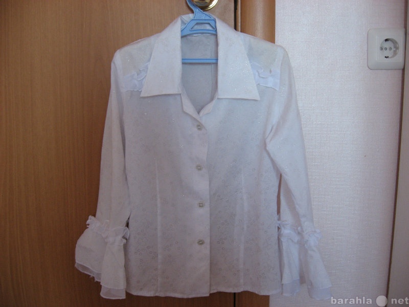 Продам: блузка белая
