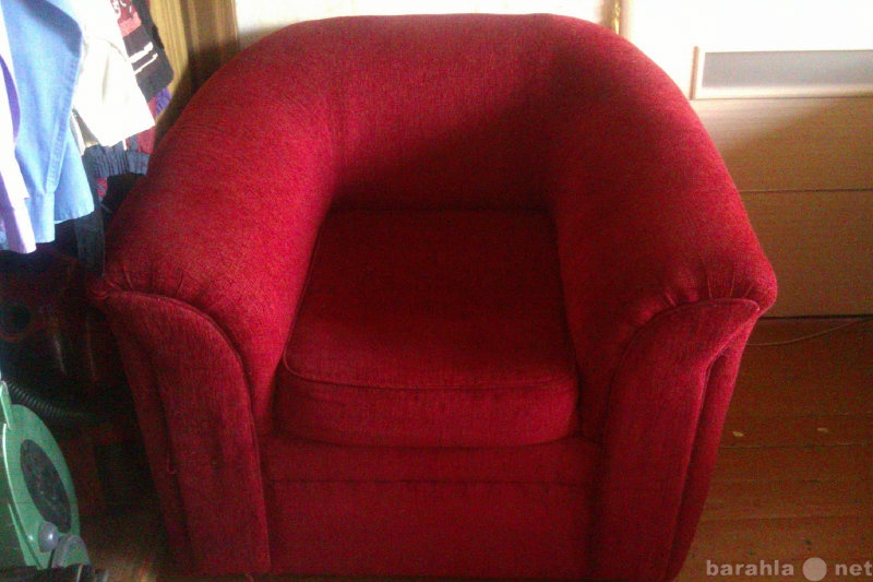 Продам: Продам угловой диван с креслом