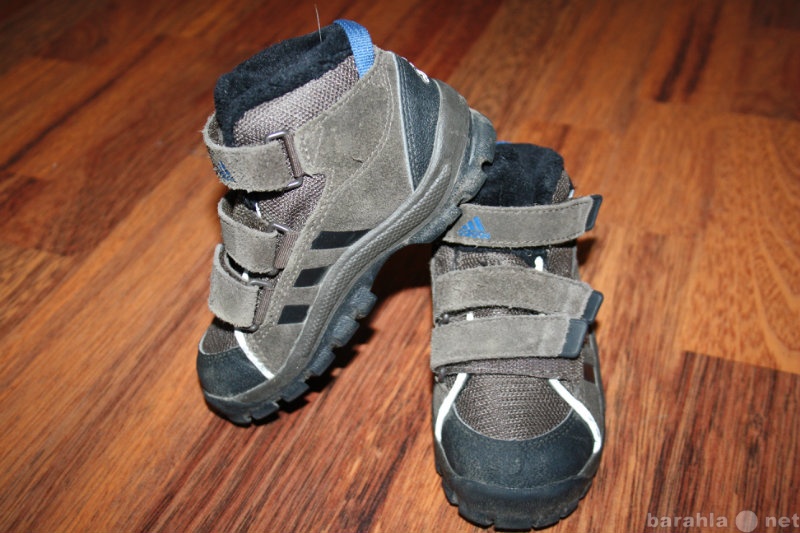 Продам: детские демисезонные ботинки Адидас р.24