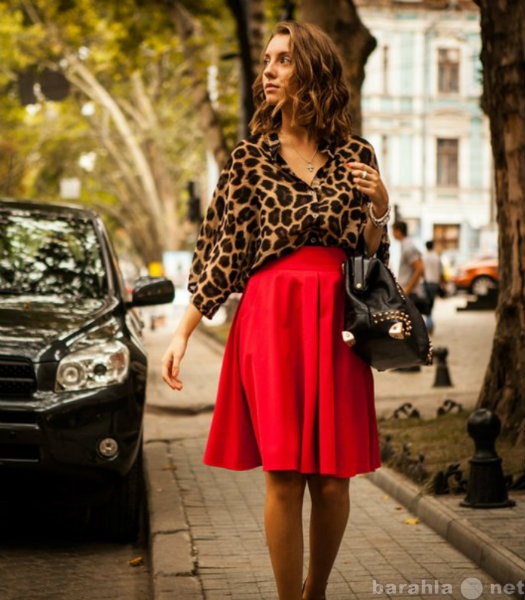 Продам: Костюм леопардовая кофта и красная юбка