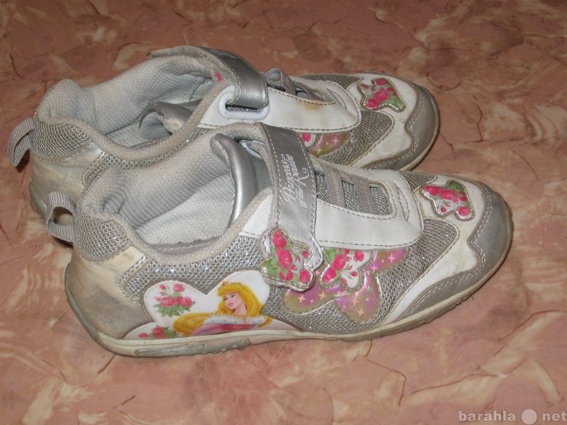 Продам: Кроссовки для девочки, 30 размер