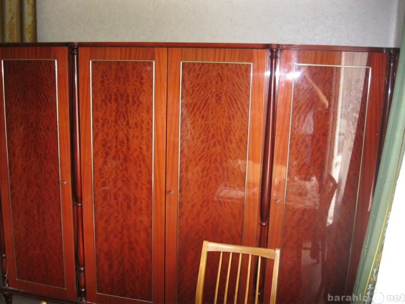 Продам: Продам румынский спальный мебельный гарн