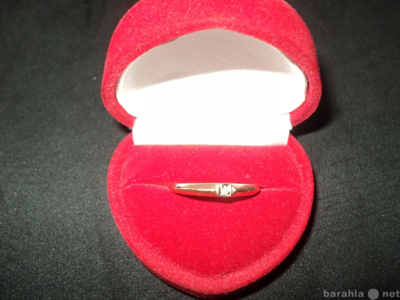 Продам: Золотое кольцо с бриллиантом