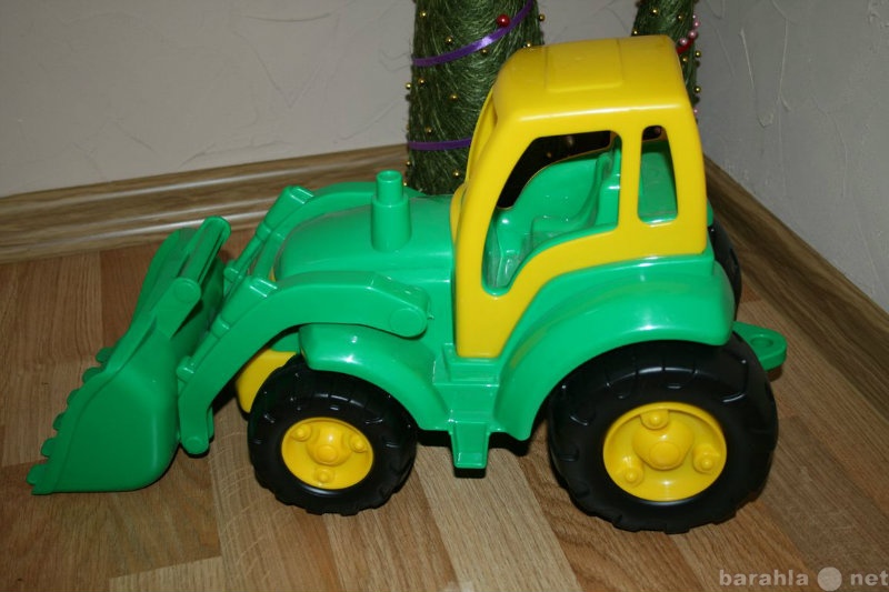 Продам: Трактор - большая игрушка
