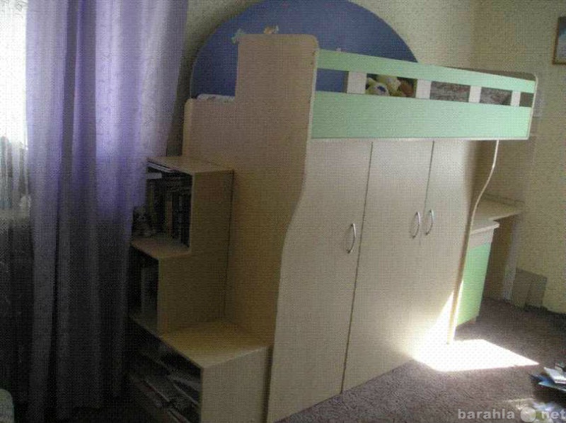 Продам: Детская кровать - шкаф - стол