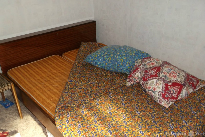 Продам: кровать двухспальная с подушками