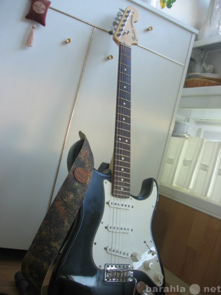 Продам: Продам электрогитару Fender STRATOCASTER