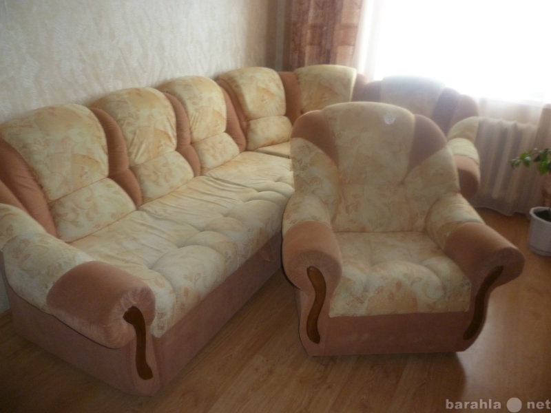 Продам: Мягкая мебель (угловой диван+кресло)