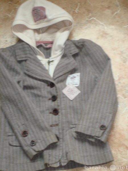 Продам: фирменный пиджак на девочку 3-4 года.