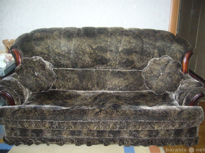 Продам: диван + два кресла