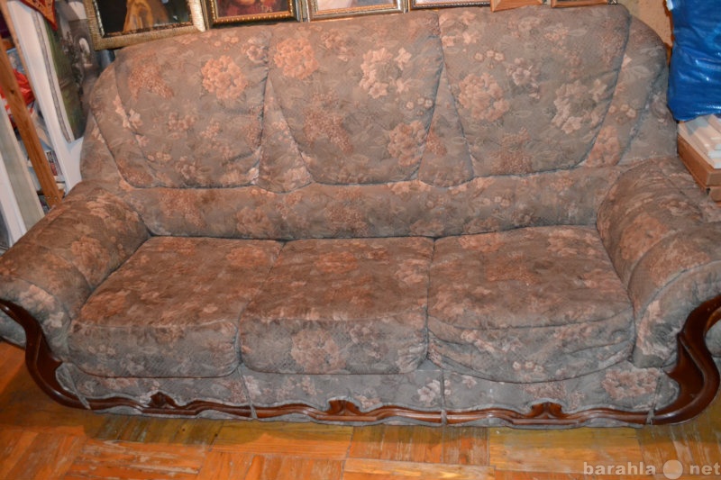 Продам: Раскладной диван и два кресла
