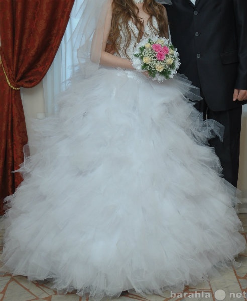 Продам: Красивое пышное свадебное платье (42-26)