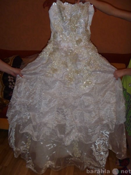Продам: свадебное платье и свадебный полушубок