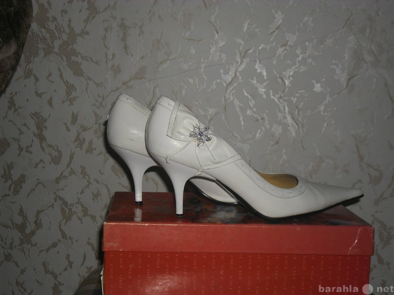 Продам: туфли белые свадебные