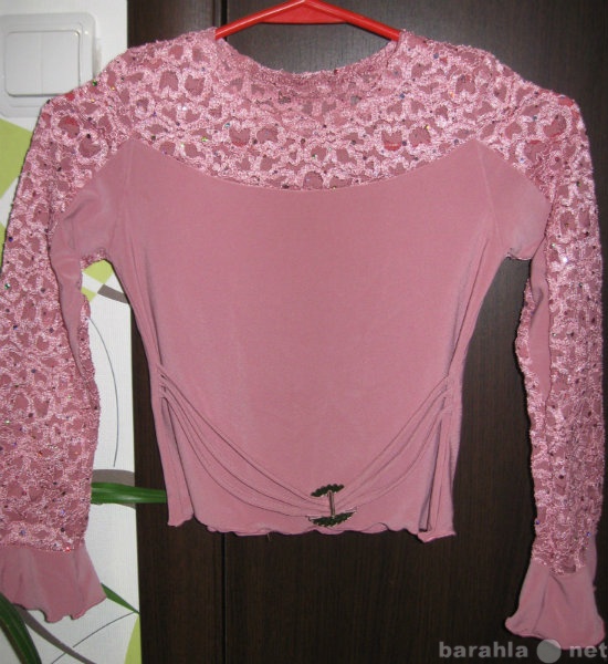 Продам: Праздничная блузка на девочку на 7-8 лет