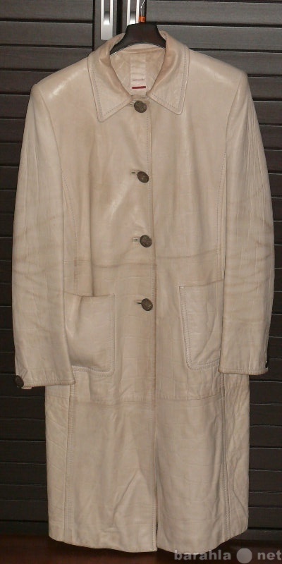 Продам: Сливочное длинное кожаное пальто из Итал
