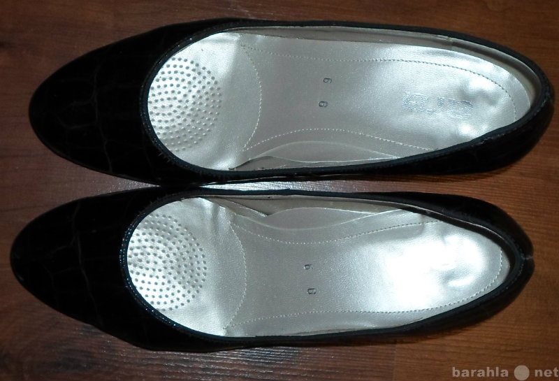 Продам: Удобные лаковые осенние туфли Ara