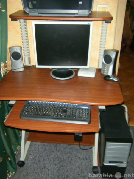 Продам: компьютерный стол и 2-х спальную кравать