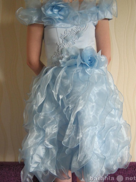 Продам: Платье для праздника на девочку 5-7 лет